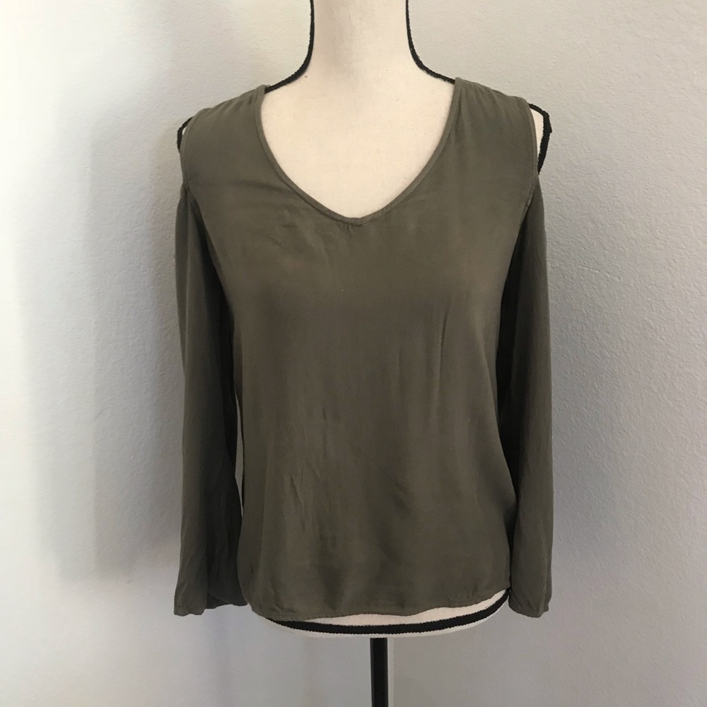 Cloth & Stone Green open shoulder blouse Sz Small